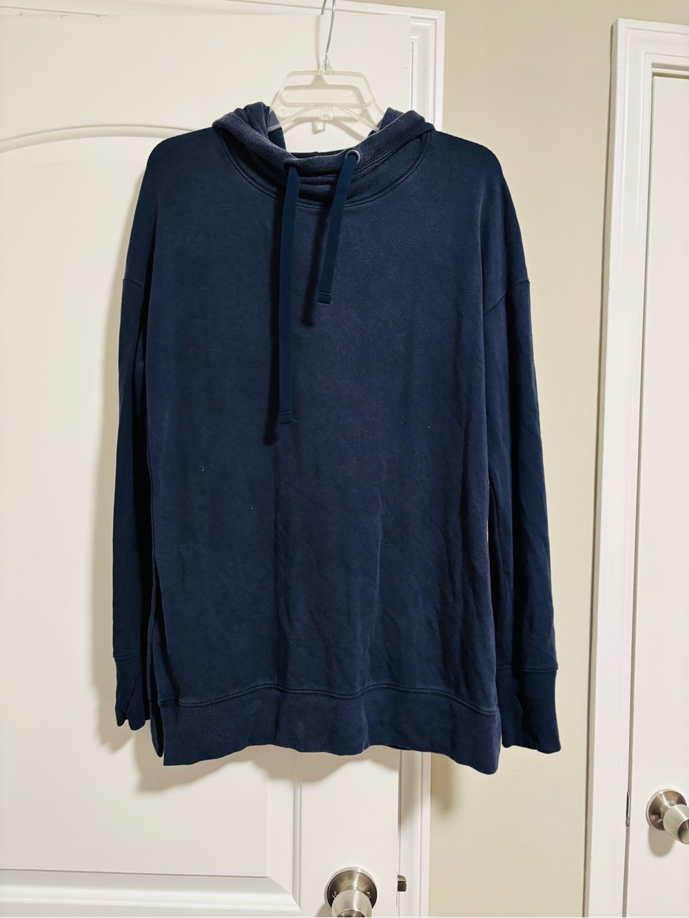 ATHLETA, Women’s Navy Hooded Pullover Sweatshirt, Size Medium